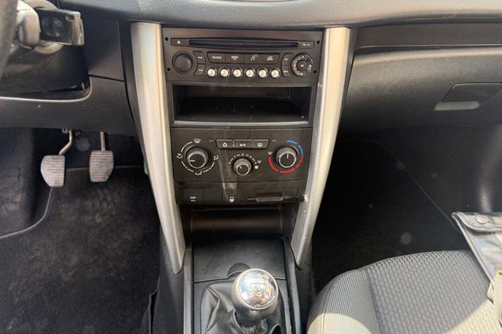 Hvid Peugeot 207 fra 2012