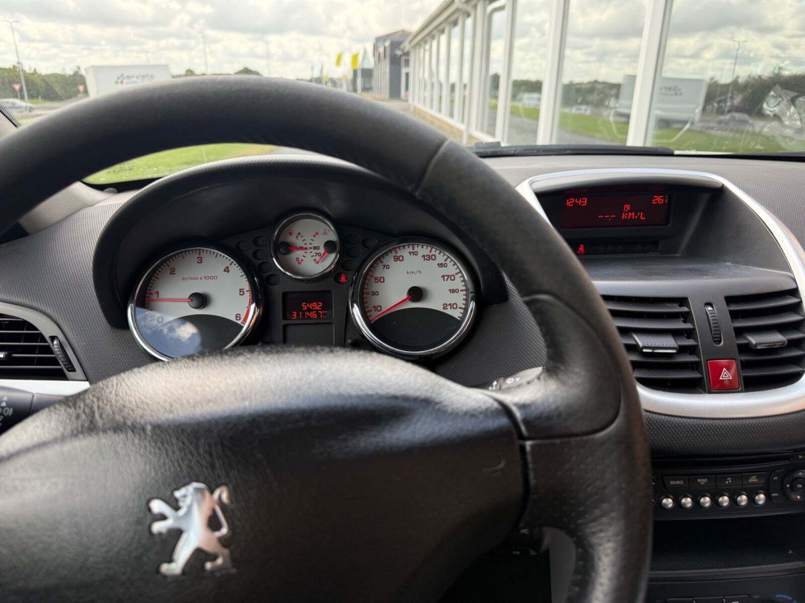 Hvid Peugeot 207 fra 2012