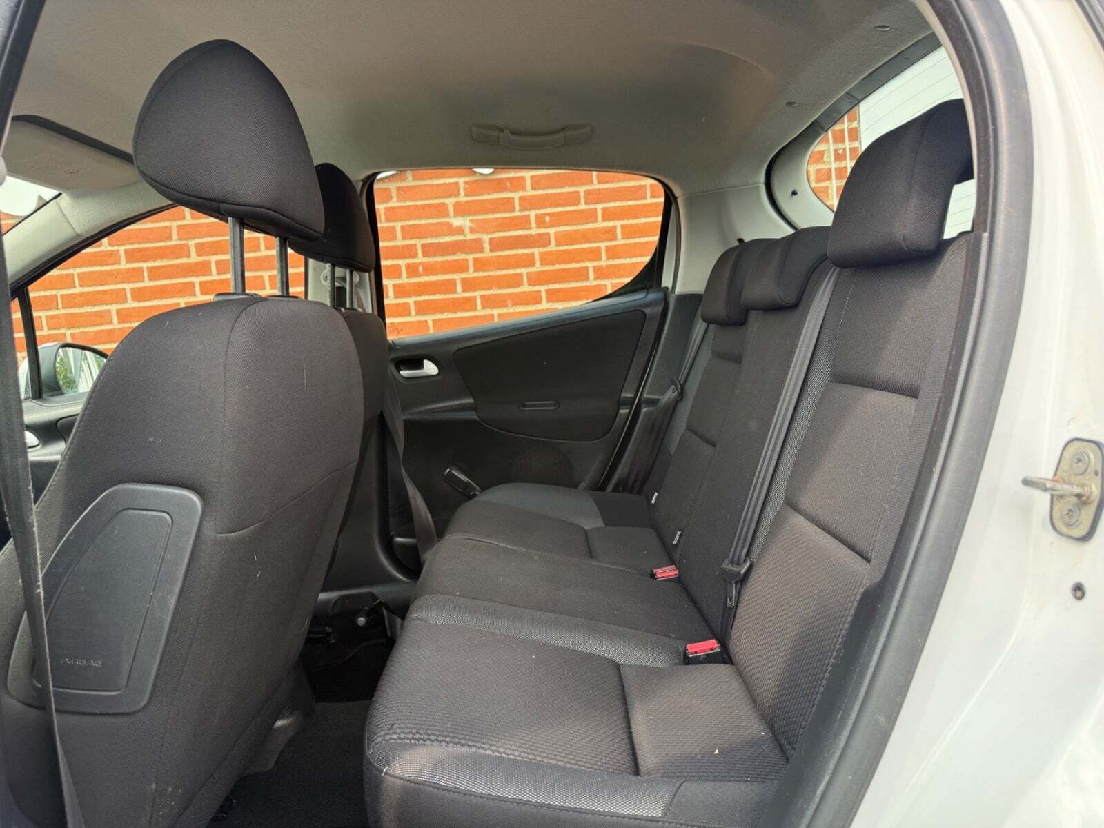 Hvid Peugeot 207 fra 2012