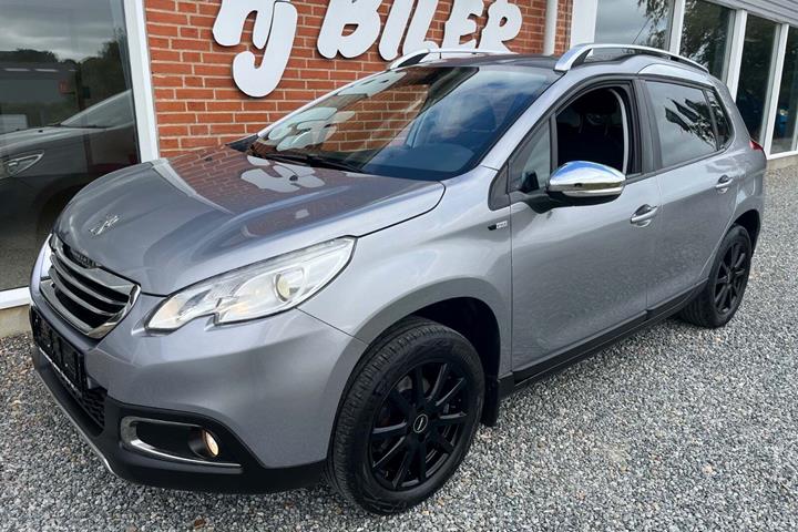 Grå Peugeot 2008 fra 2016 set udefra