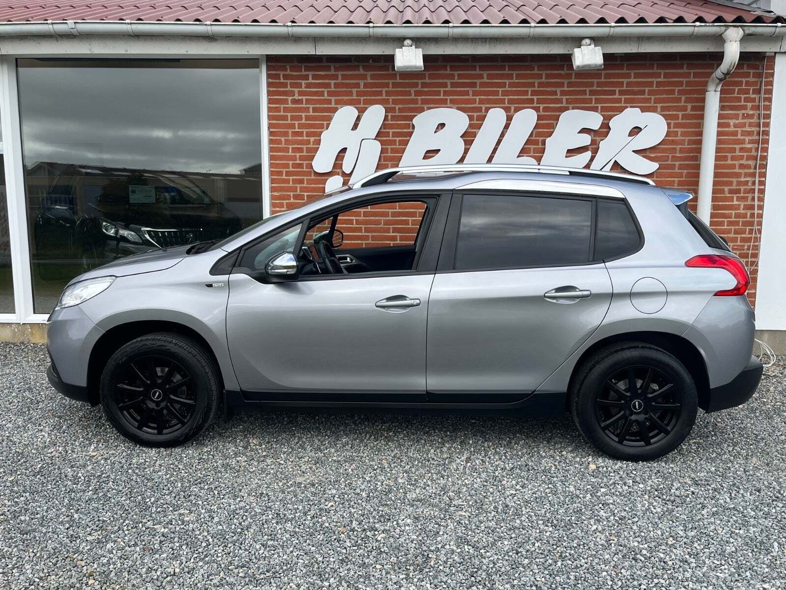Grå Peugeot 2008 fra 2016