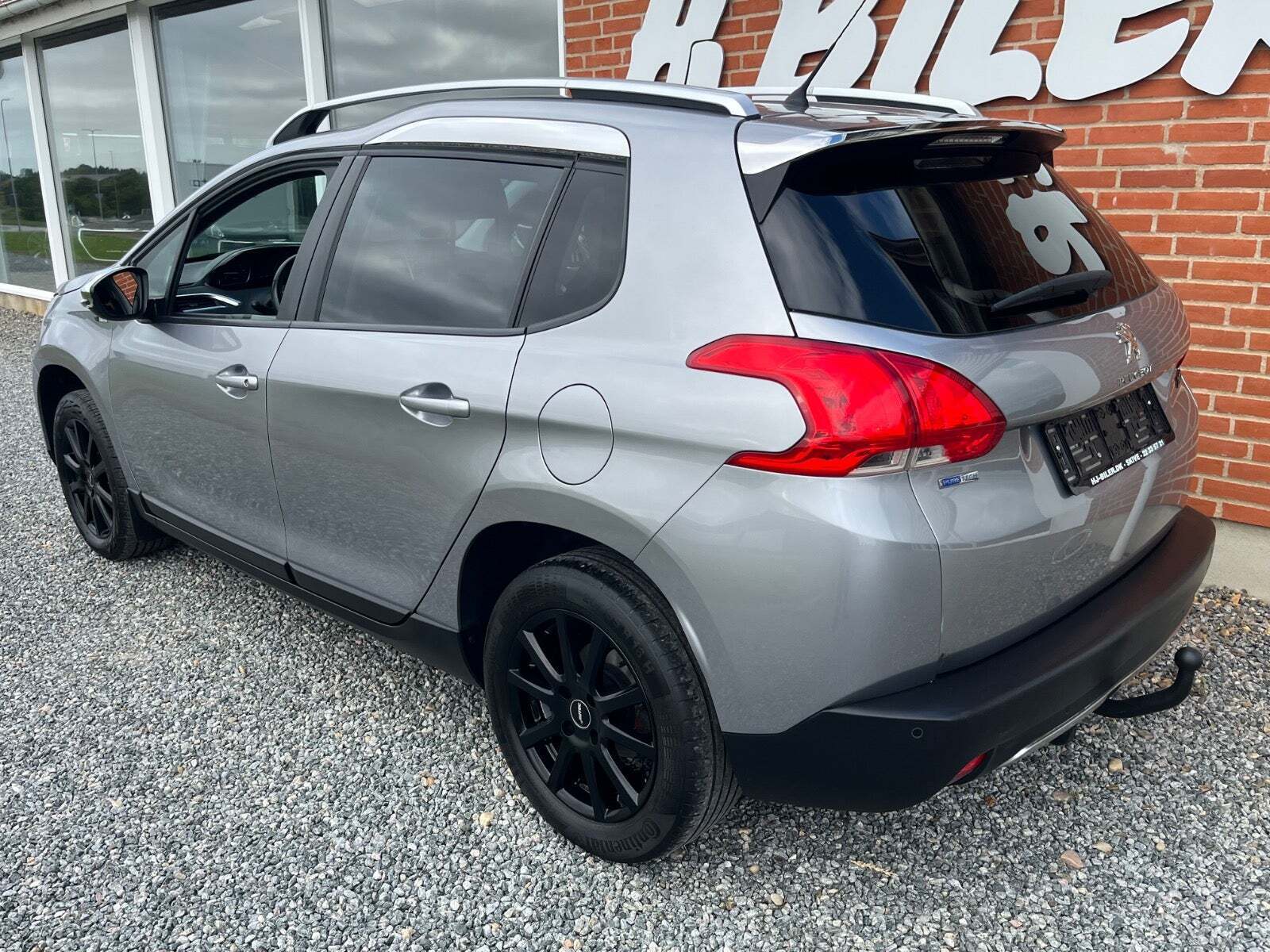Grå Peugeot 2008 fra 2016