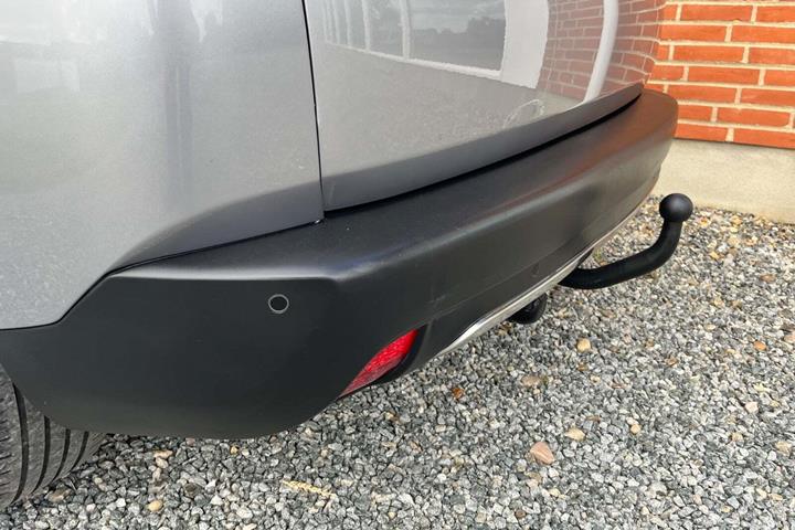 Grå Peugeot 2008 fra 2016