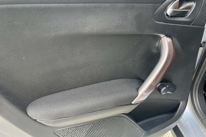 Grå Peugeot 2008 fra 2016