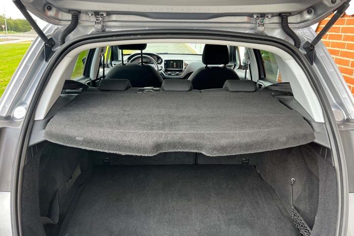 Grå Peugeot 2008 fra 2016