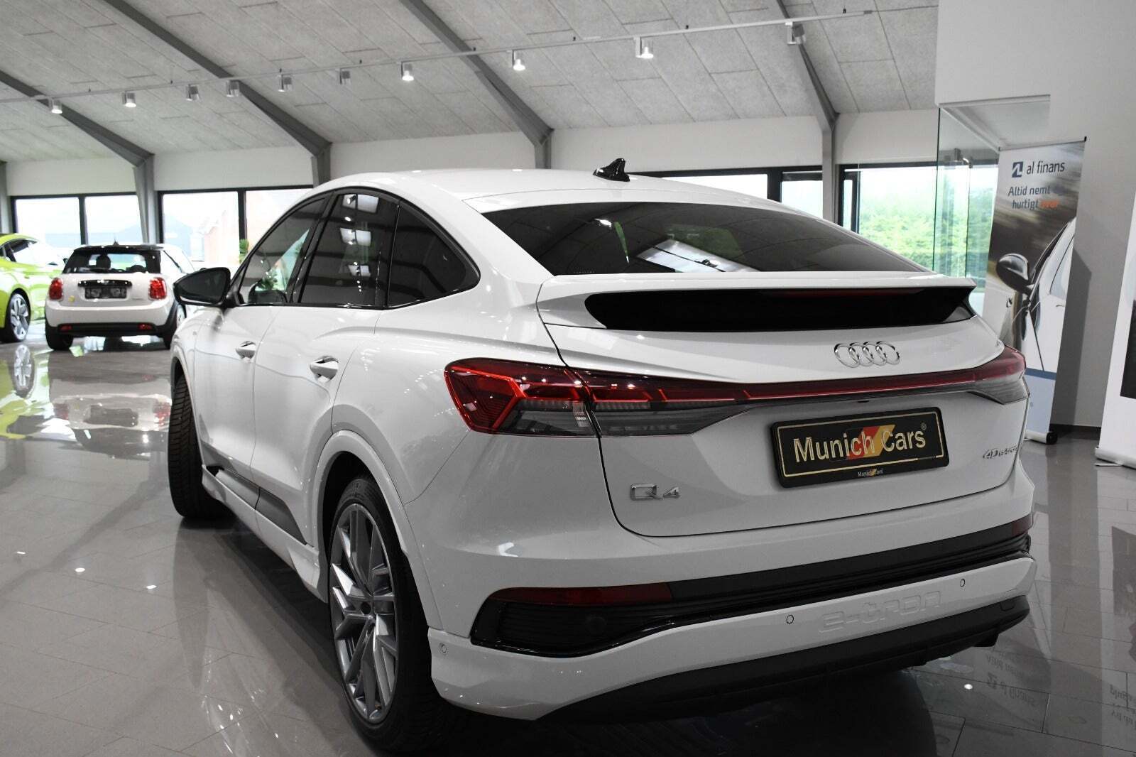 Hvid Audi Q4 e-tron fra 2023