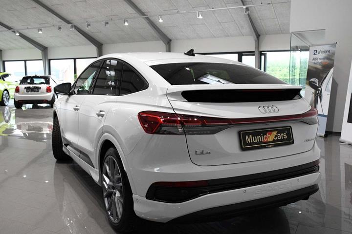 Hvid Audi Q4 e-tron fra 2023