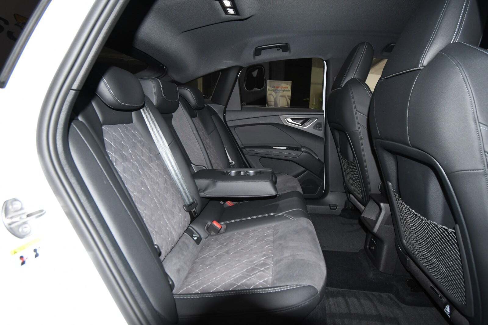 Hvid Audi Q4 e-tron fra 2023