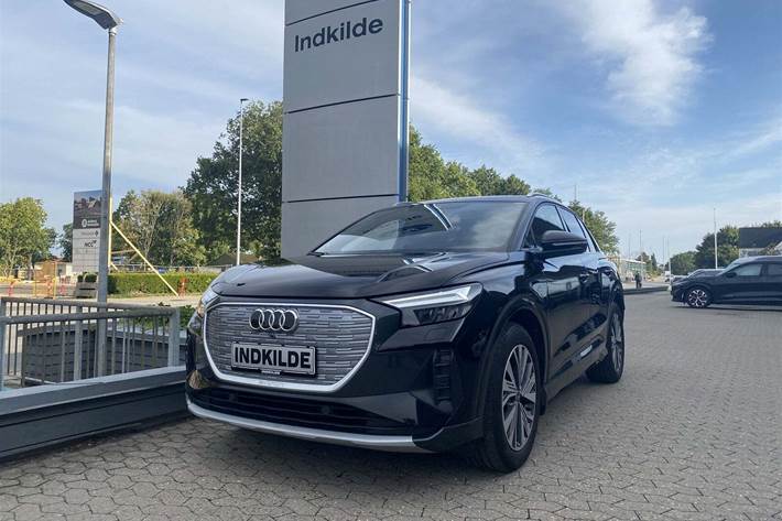 Sort Audi Q4 e-tron fra 2022 set udefra