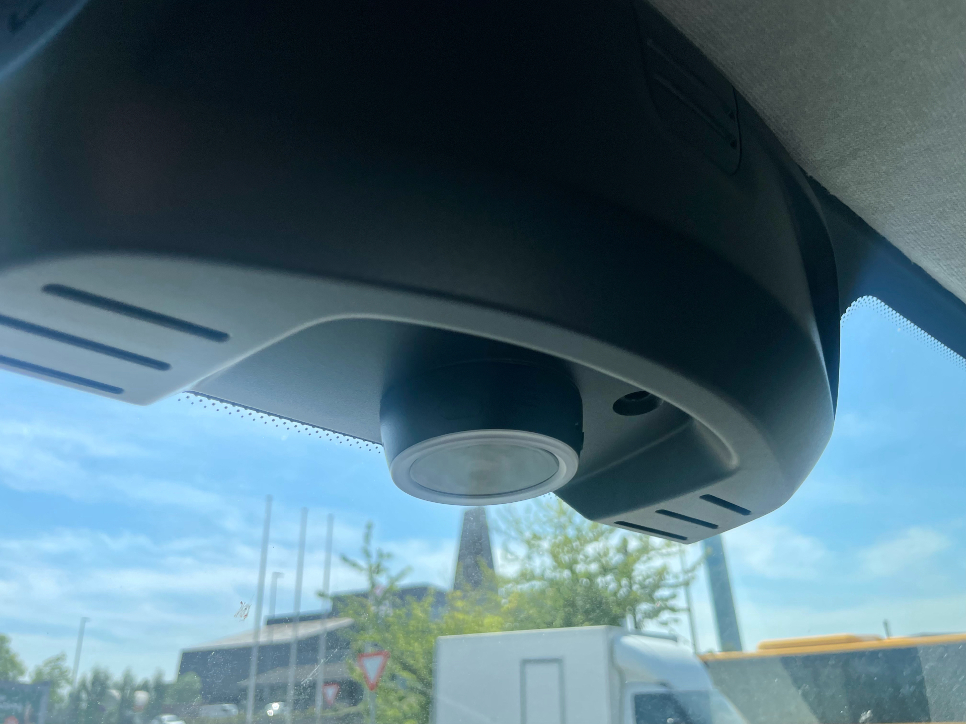 Hvid Iveco eDaily fra 2025 set udefra