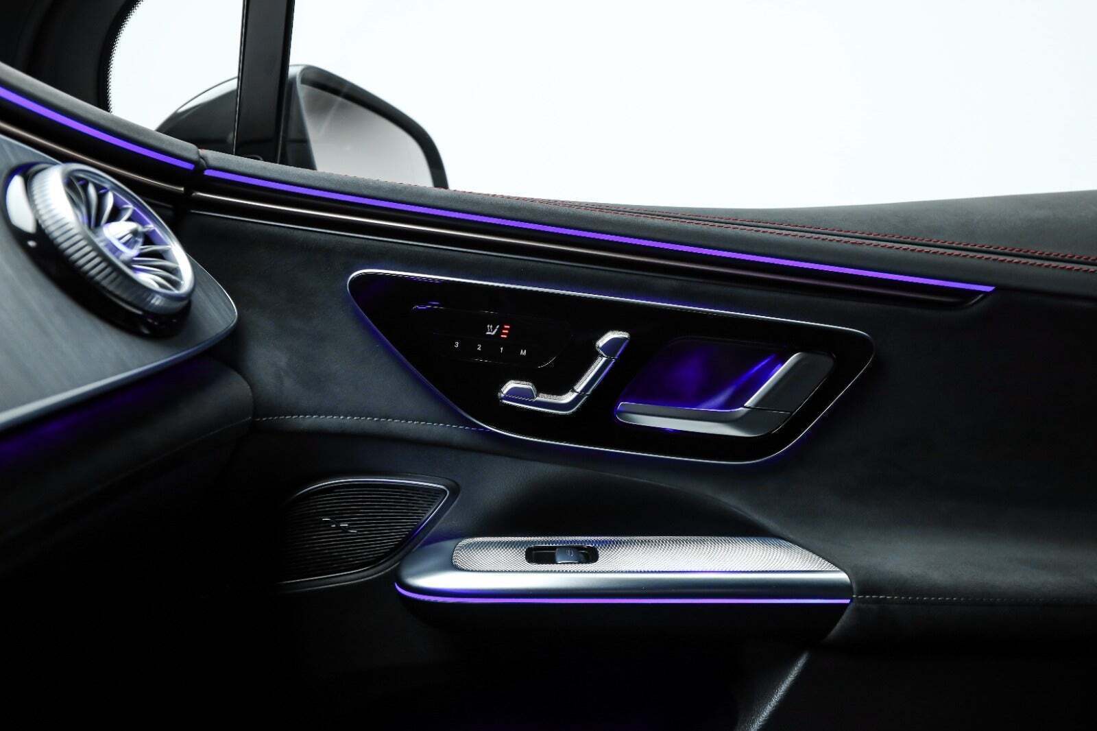 Grå Mercedes EQE350 SUV fra 2024