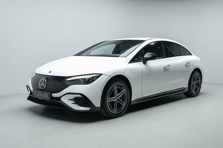 Hvid Mercedes EQE350+ fra 2025 set udefra
