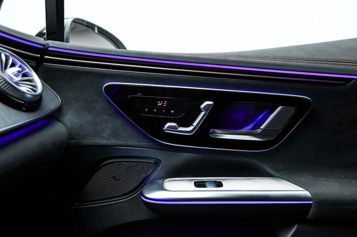 Hvid Mercedes EQE350+ fra 2025