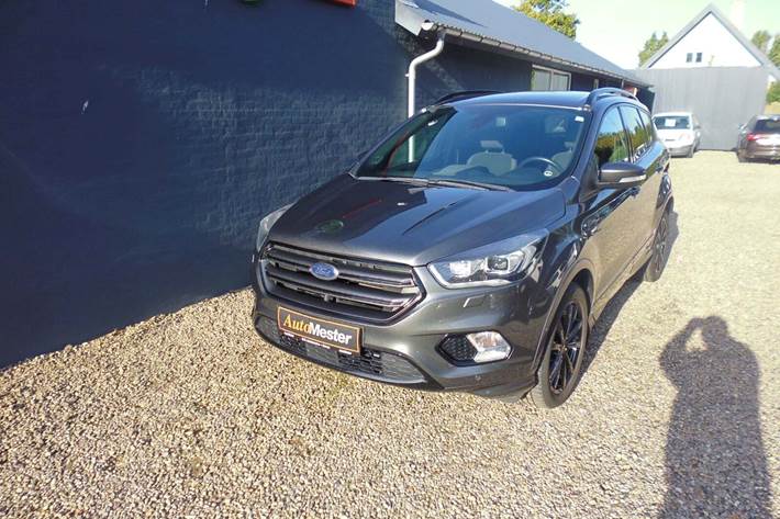 Grå Ford Kuga fra 2019