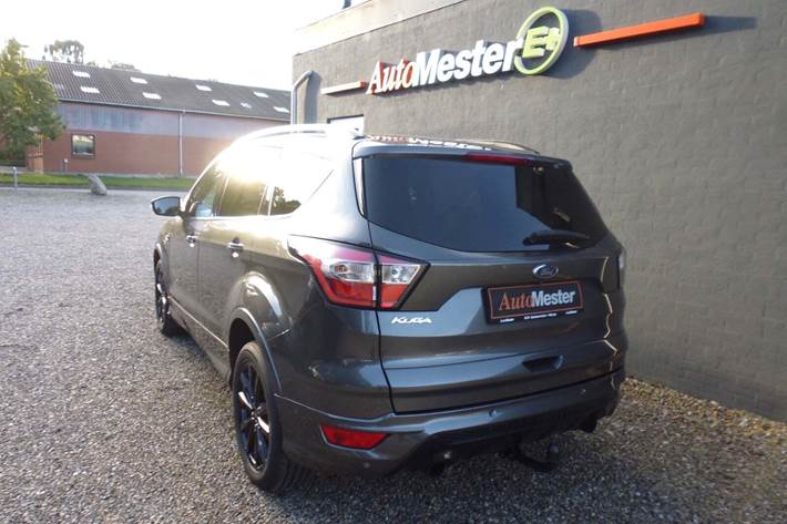 Grå Ford Kuga fra 2019