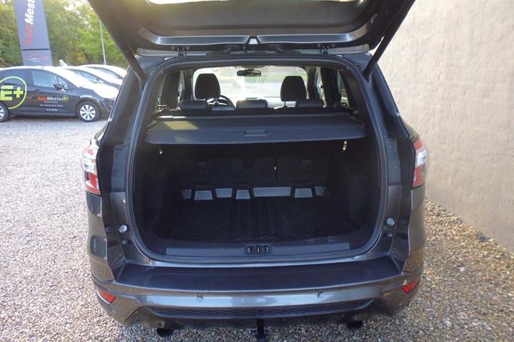 Grå Ford Kuga fra 2019