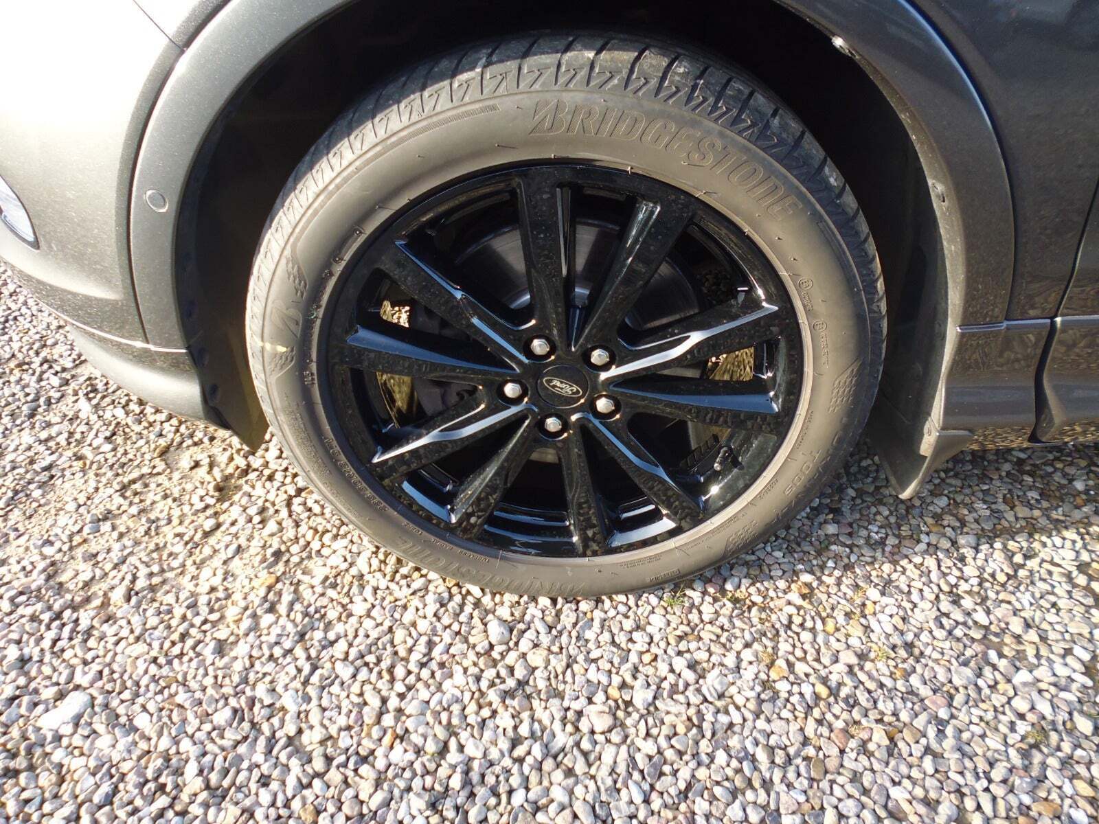 Grå Ford Kuga fra 2019