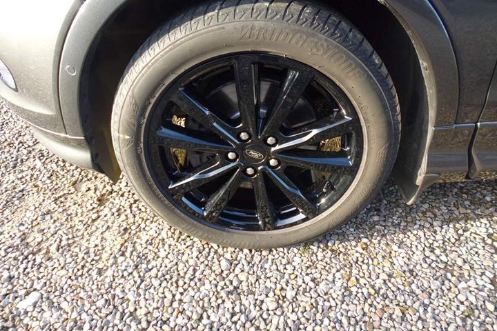 Grå Ford Kuga fra 2019
