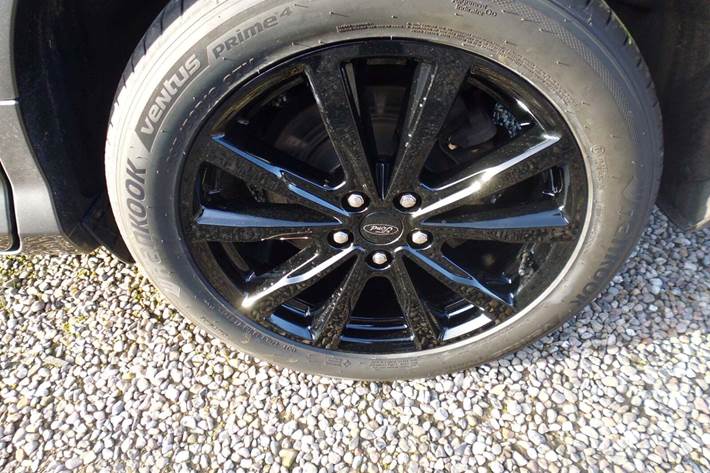 Grå Ford Kuga fra 2019