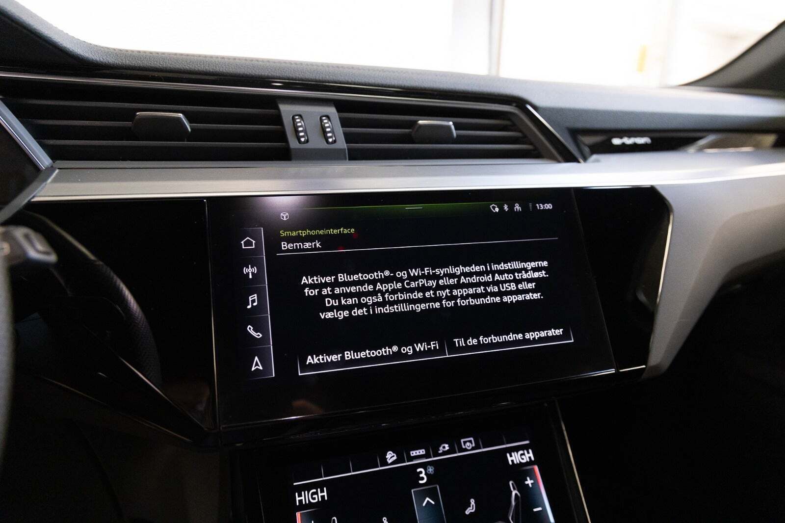 Blå Audi e-tron fra 2023