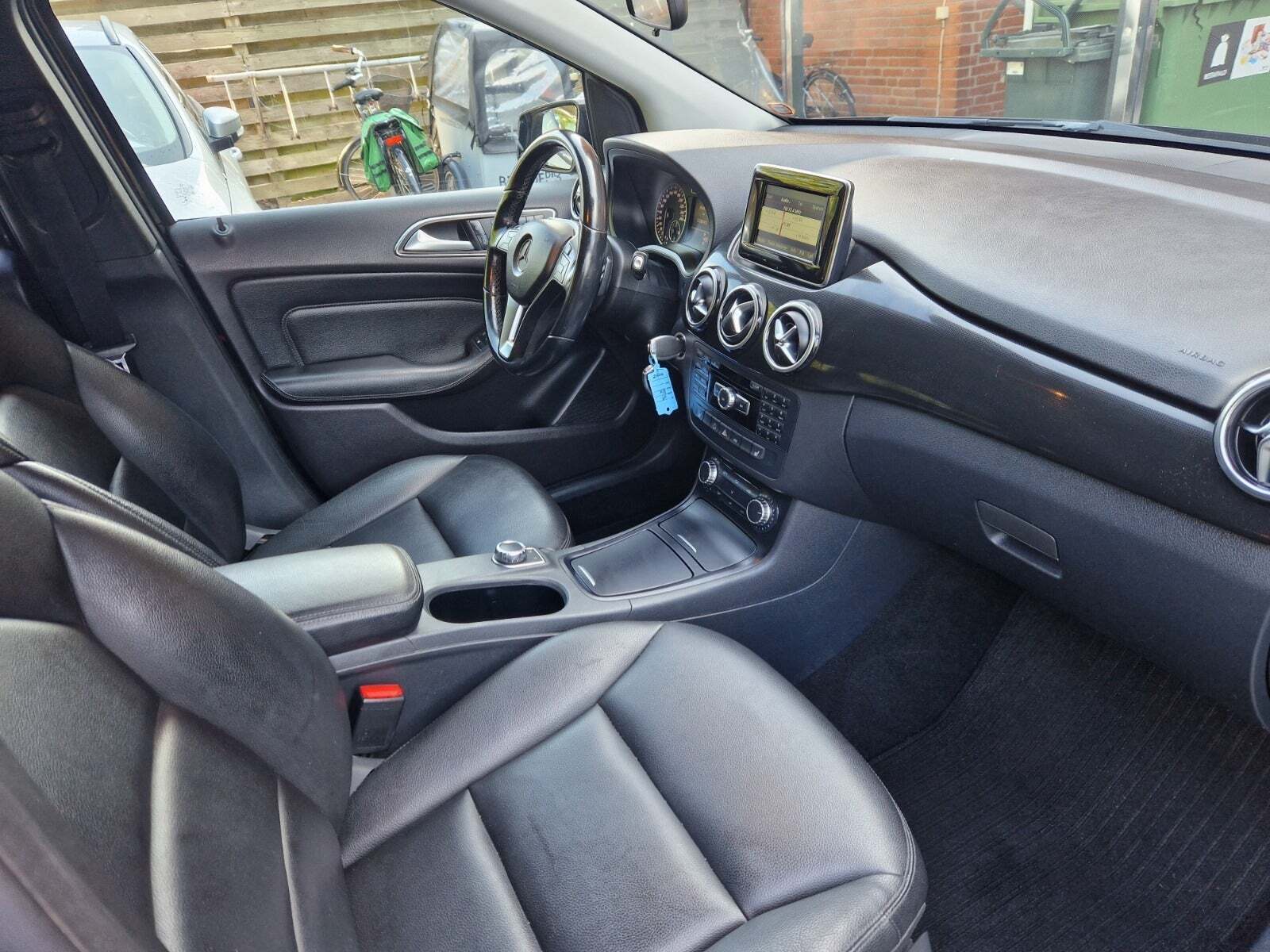 Sort Mercedes B180 fra 2014