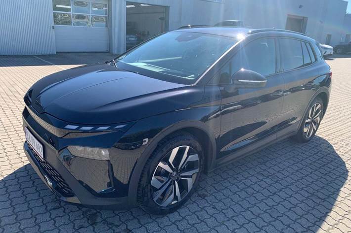 Sort Skoda Elroq fra 2025 set udefra