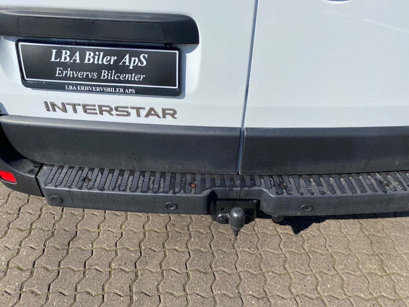 Hvid Nissan Interstar fra 2023