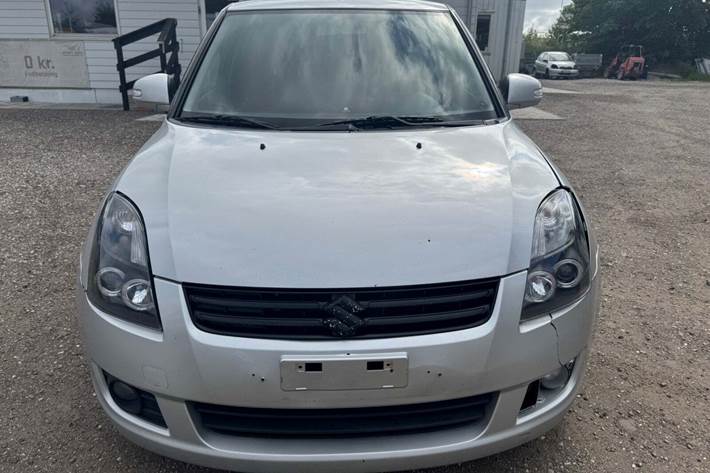 Sølv Suzuki Swift fra 2011