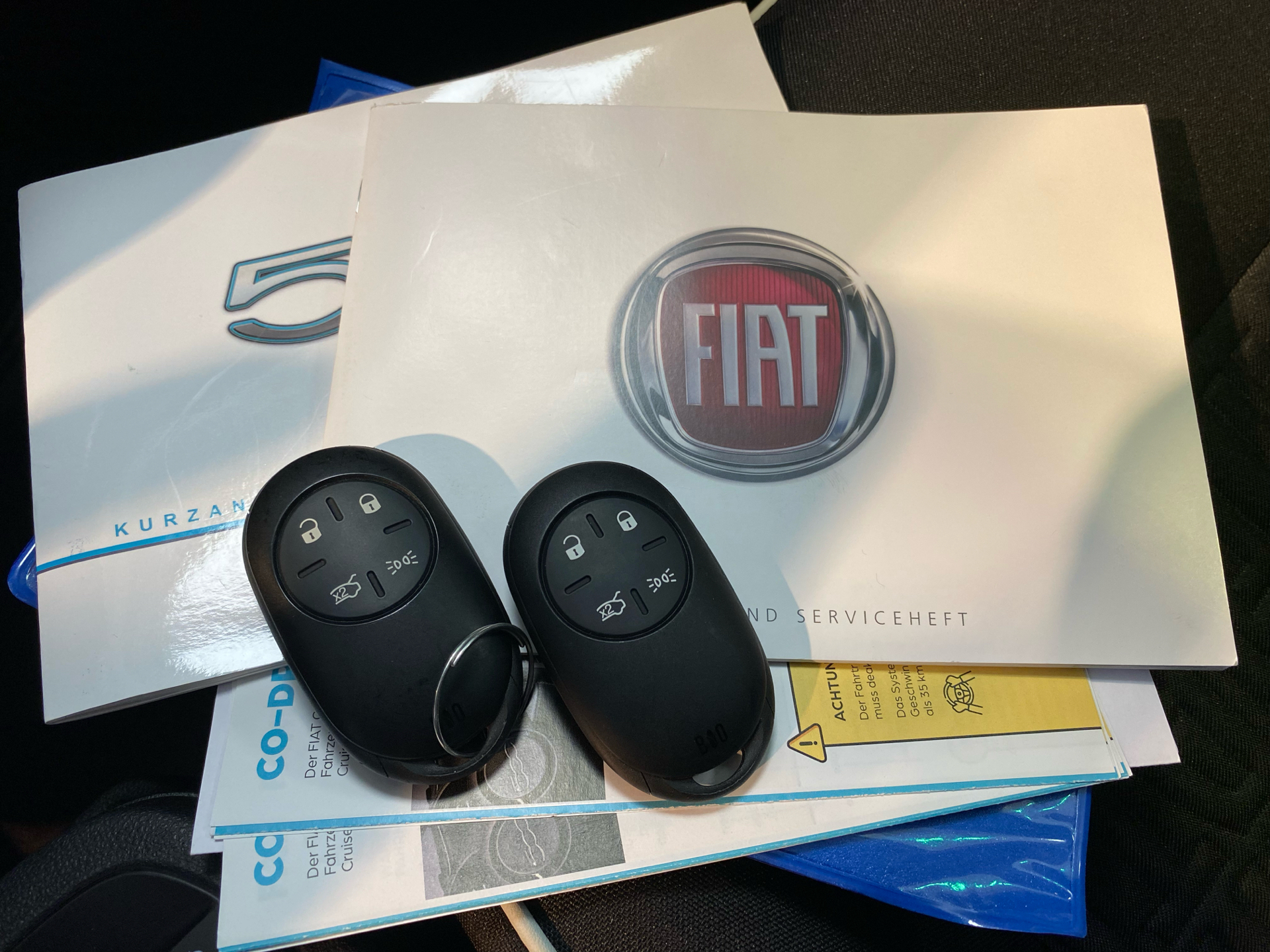 Hvid Fiat 500e fra 2023