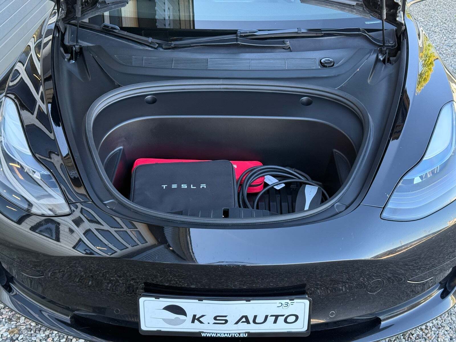 Sort Tesla Model 3 fra 2022