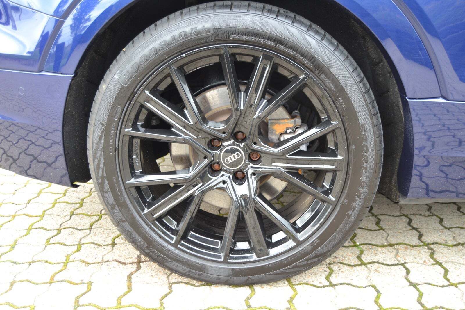 Blå Audi e-tron fra 2021