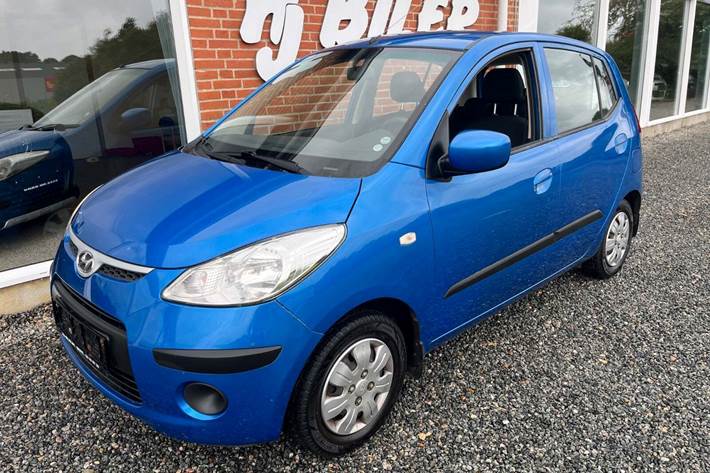 Blå Hyundai i10 fra 2009 set udefra