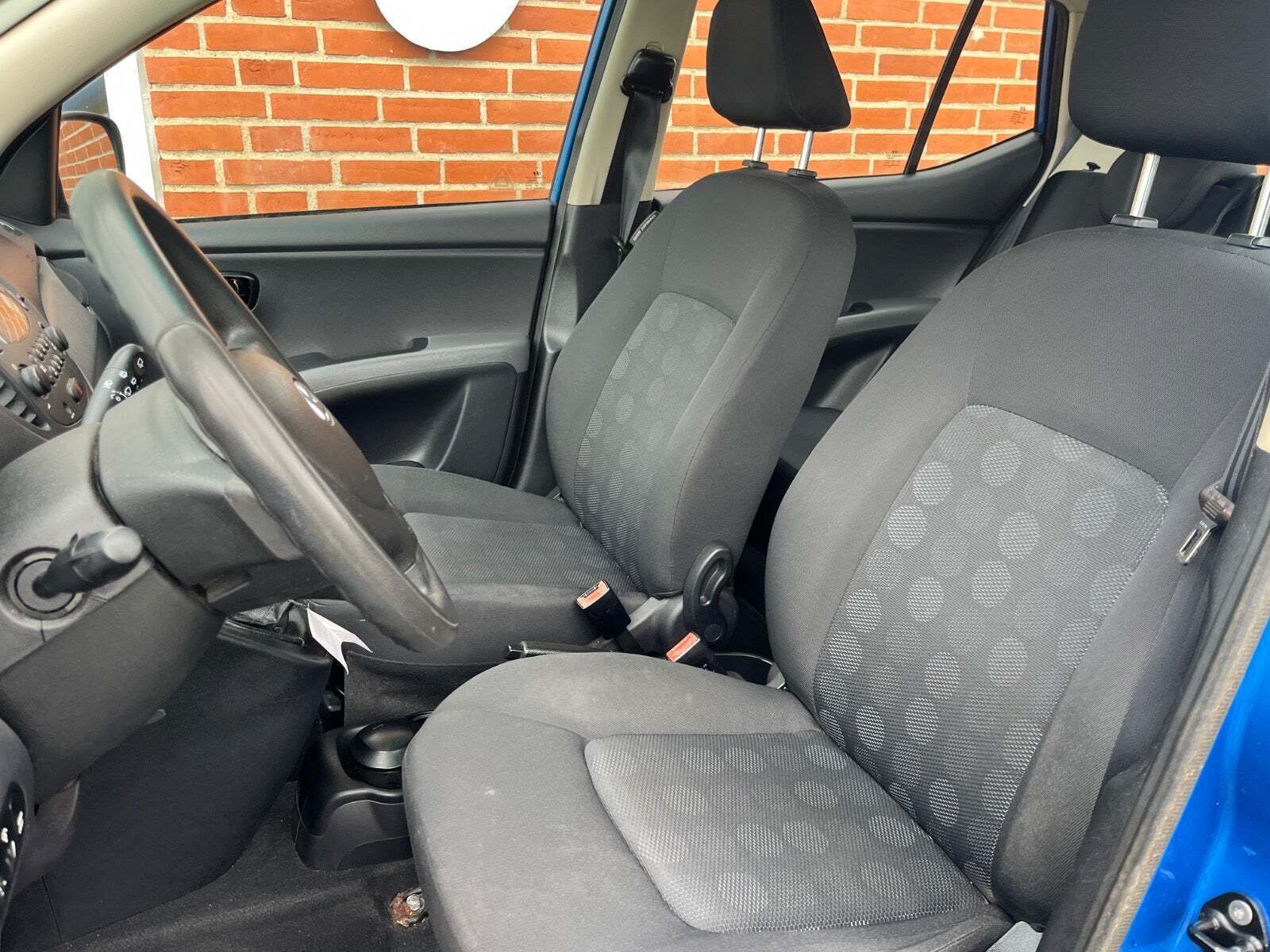 Blå Hyundai i10 fra 2009