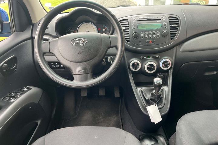 Blå Hyundai i10 fra 2009