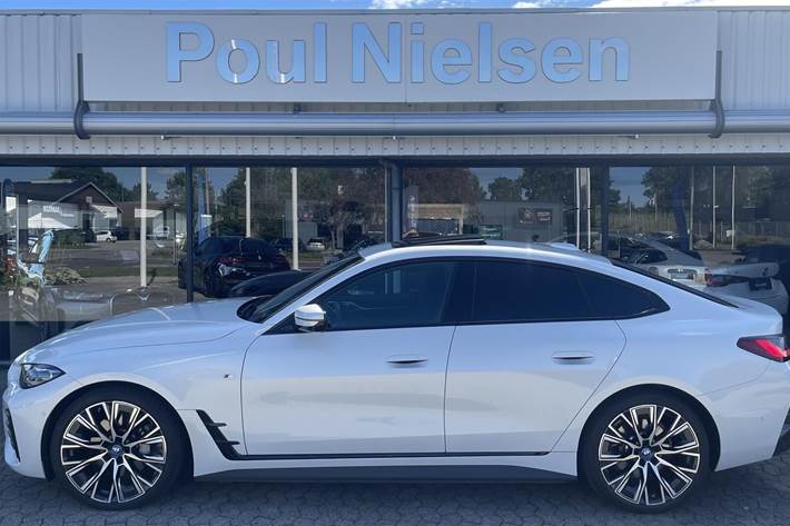 Hvid BMW i4 fra 2023