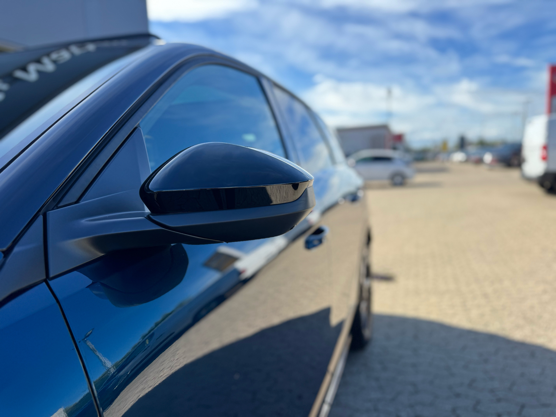 Blå Opel Grandland fra 2025