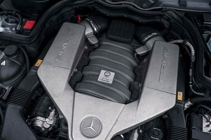 Beige Mercedes C63 fra 2011