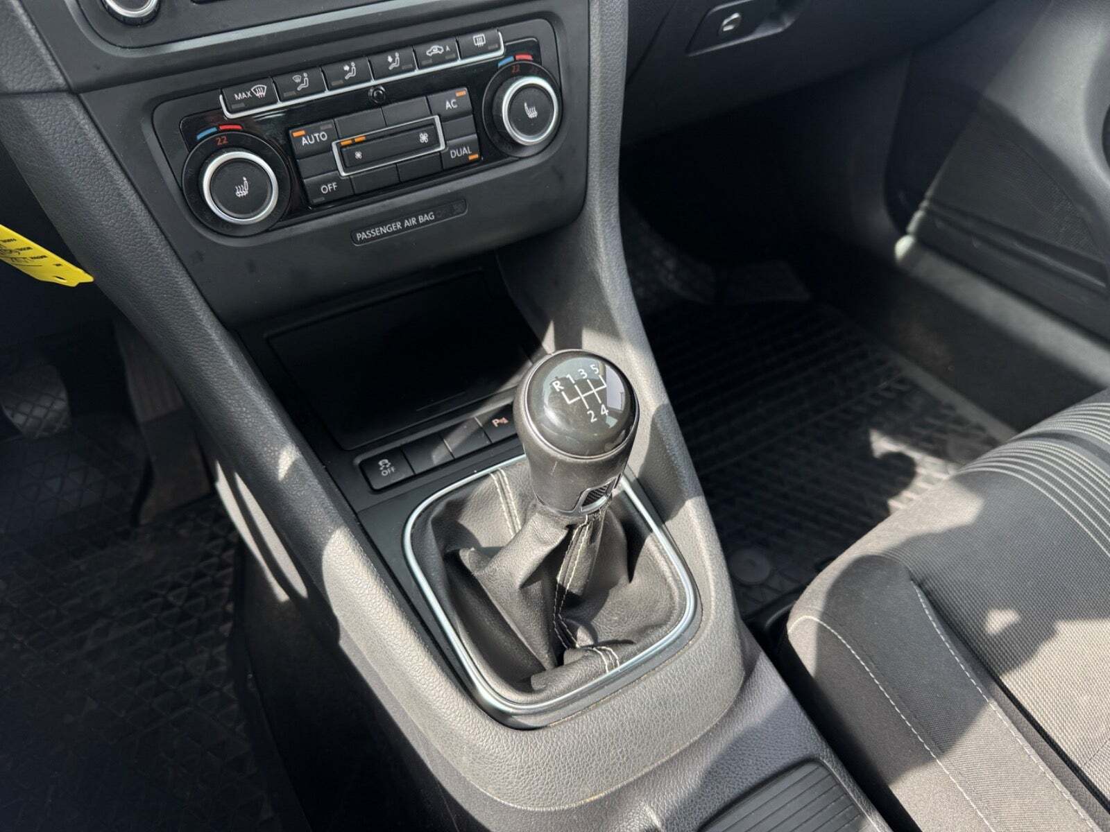 Hvid VW Golf VI fra 2012