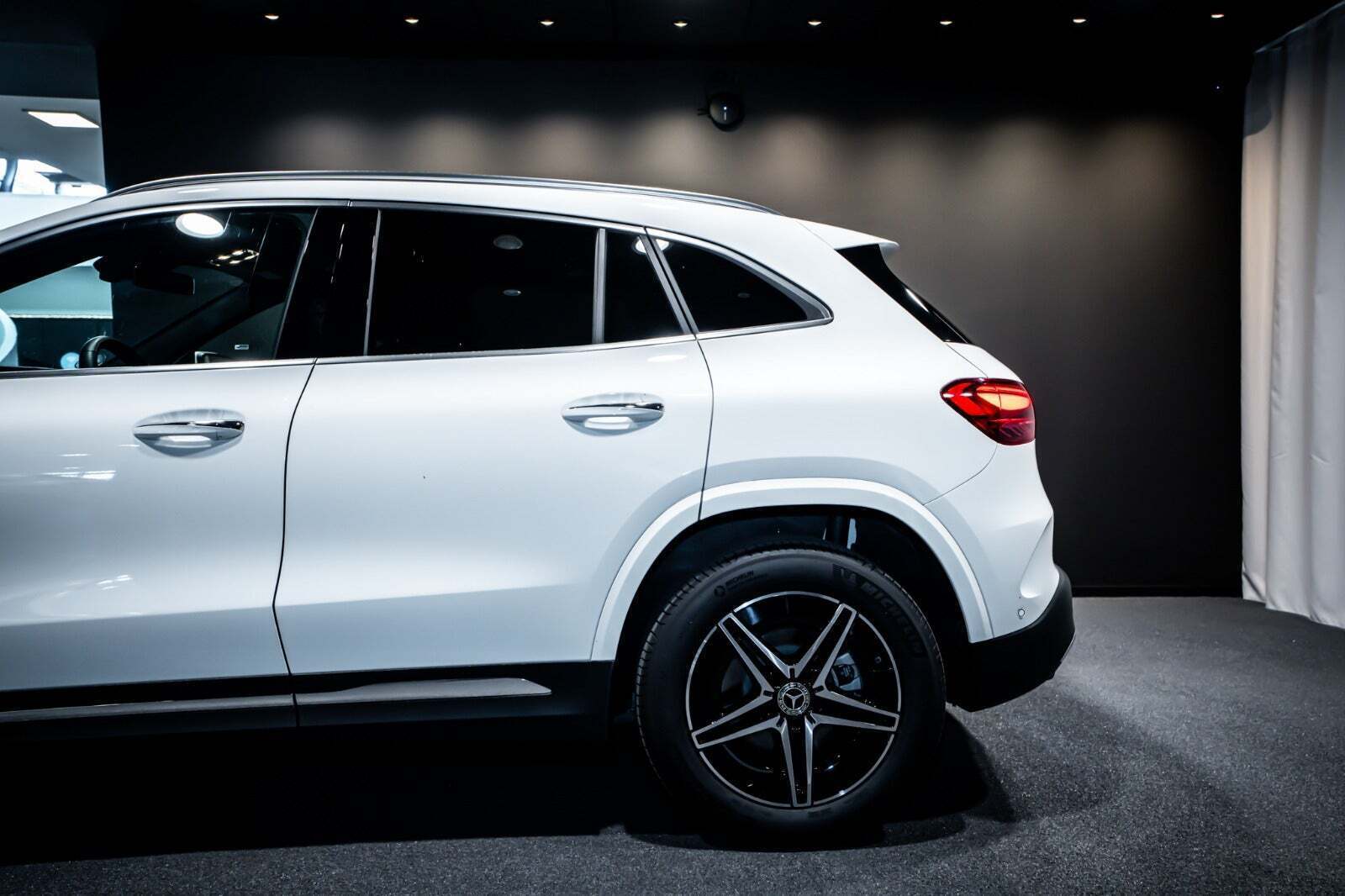 Hvid Mercedes EQA250+ fra 2025