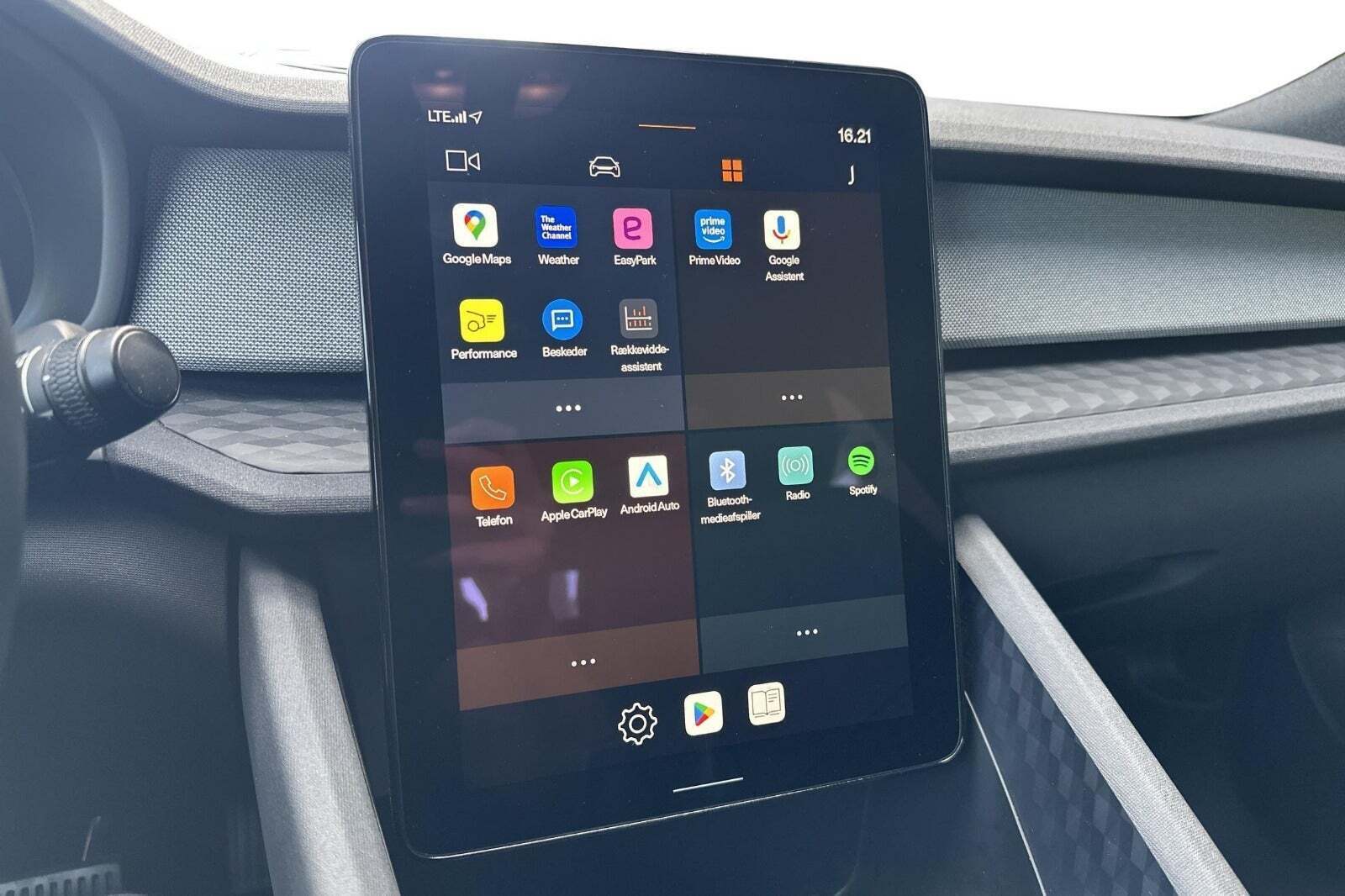 Sort Polestar 2 fra 2024