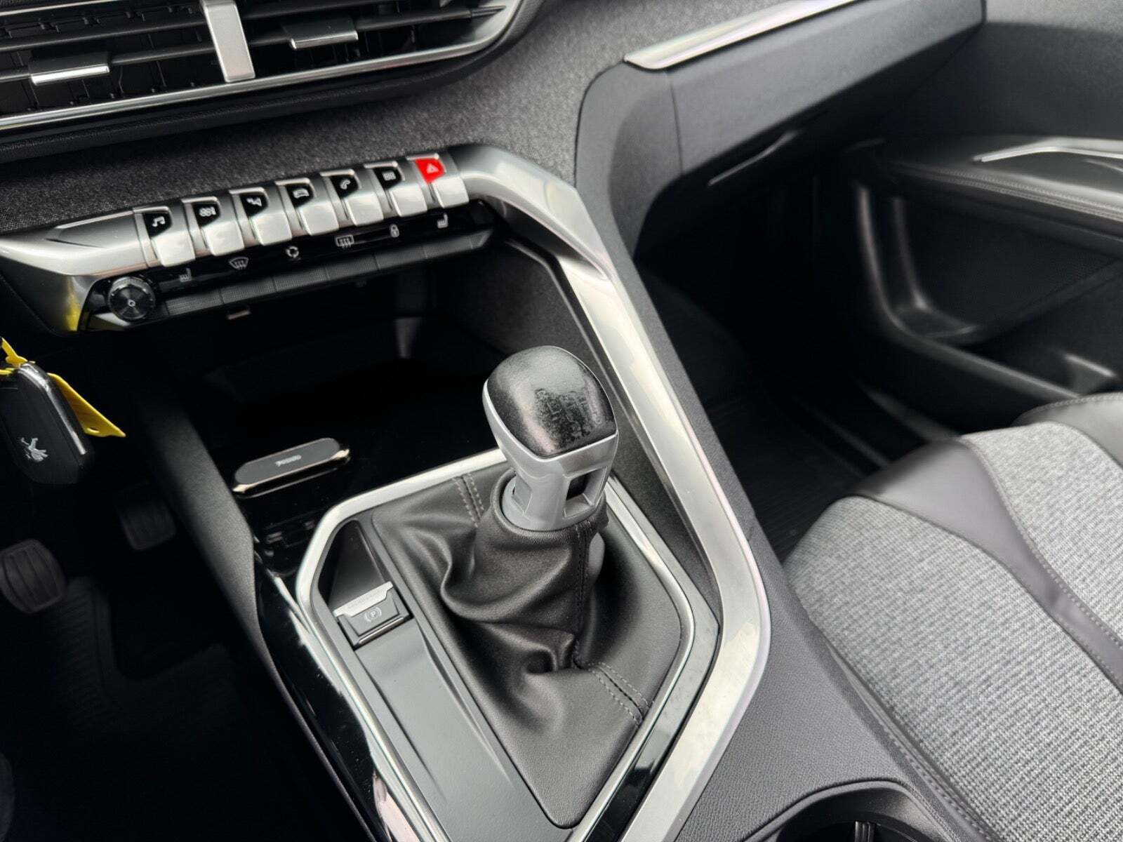 Sort Peugeot 3008 fra 2018