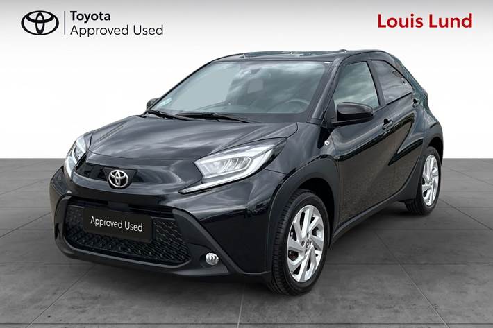 Sort Toyota Aygo X fra 2024 set udefra