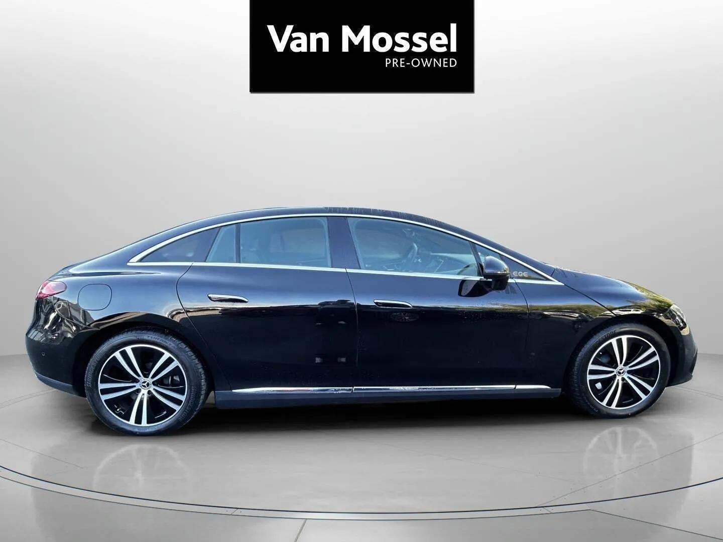 Mercedes EQE350 Electric Art