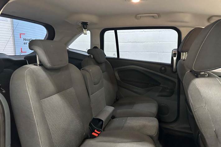 Grå Ford Grand C-Max fra 2013