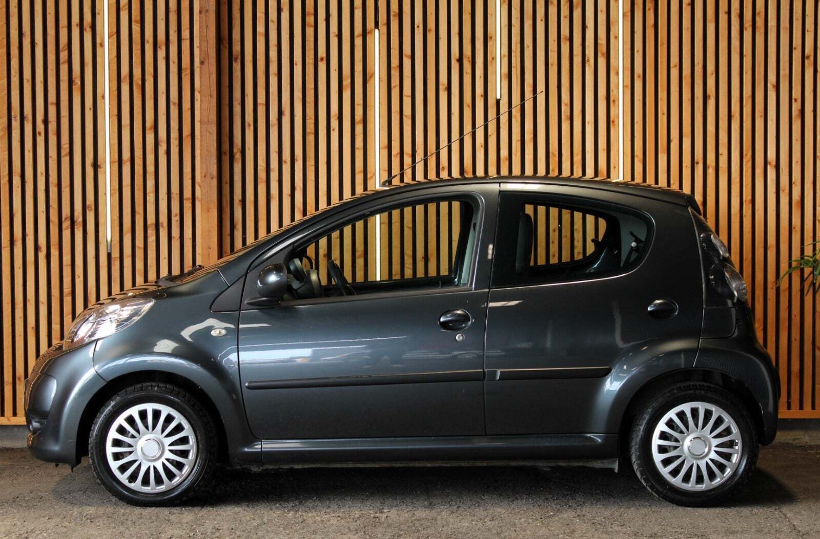 Grå Citroën C1 fra 2010