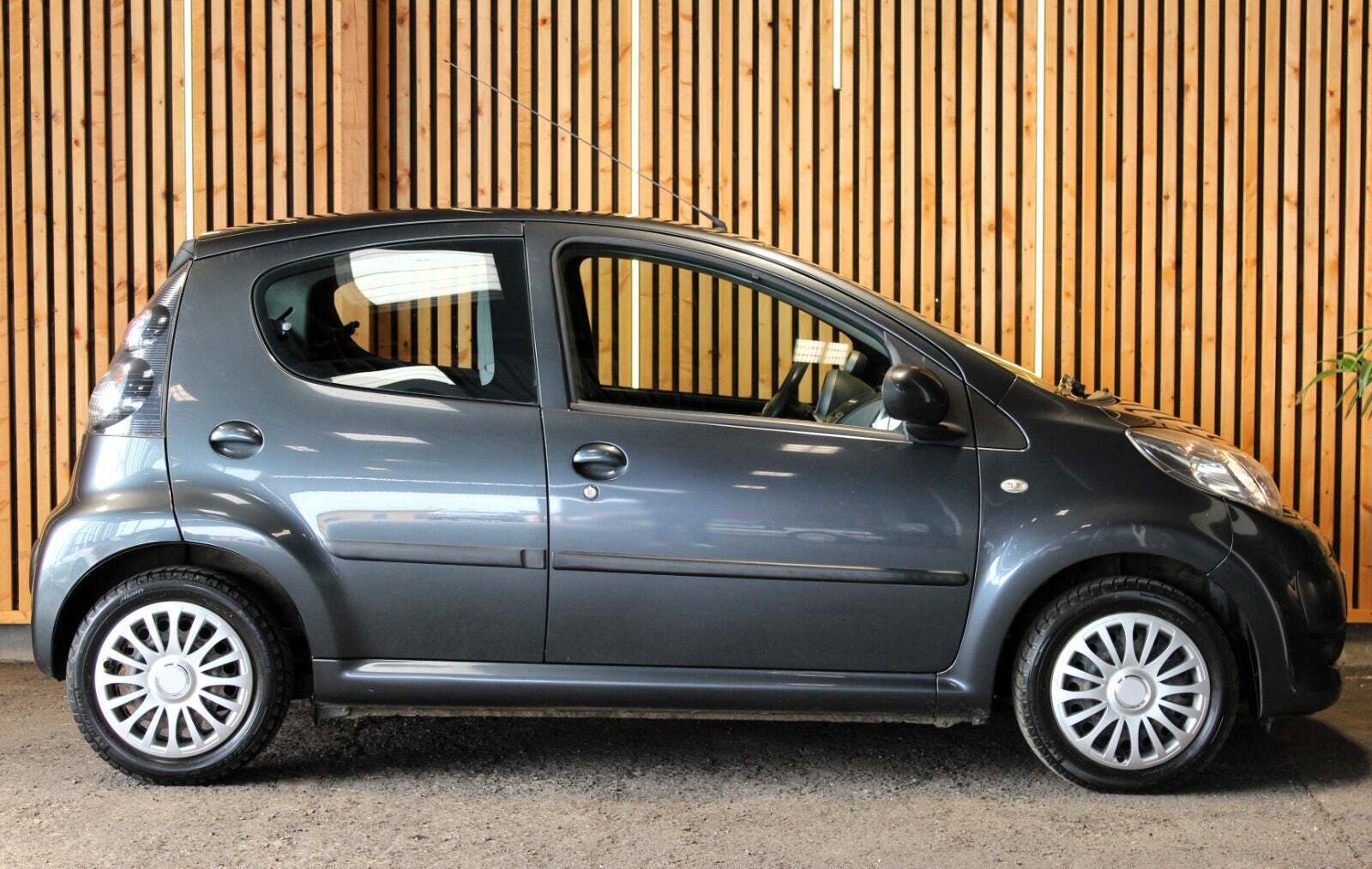Grå Citroën C1 fra 2010