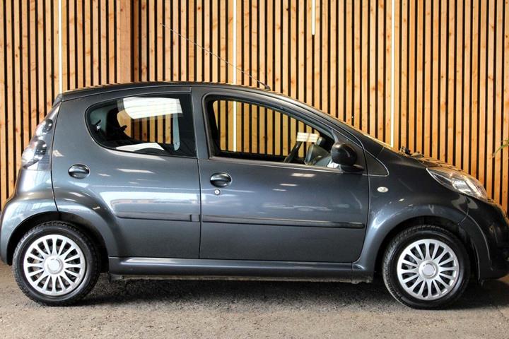 Grå Citroën C1 fra 2010
