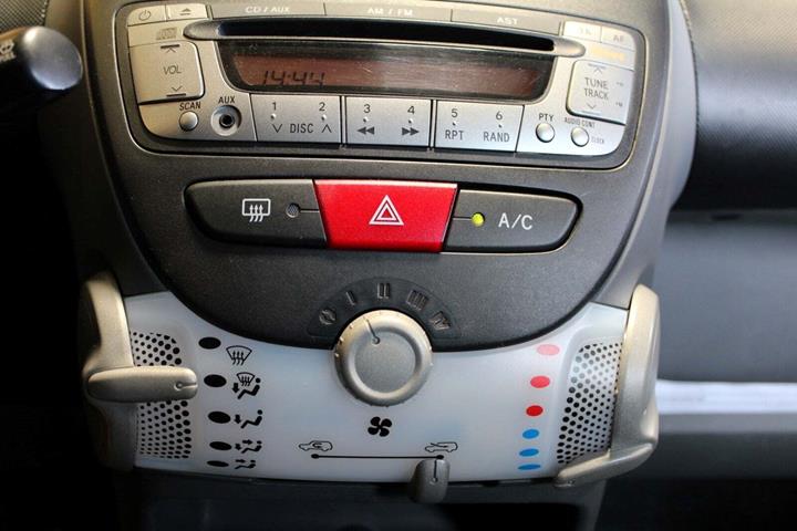Grå Citroën C1 fra 2010