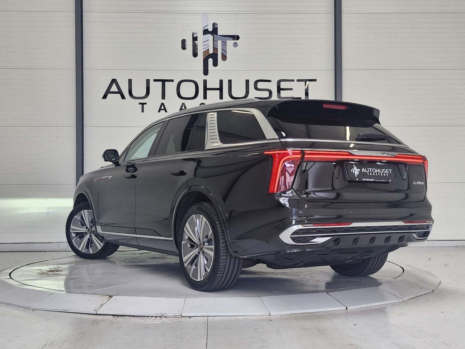 Sort Hongqi E-HS9 fra 2024