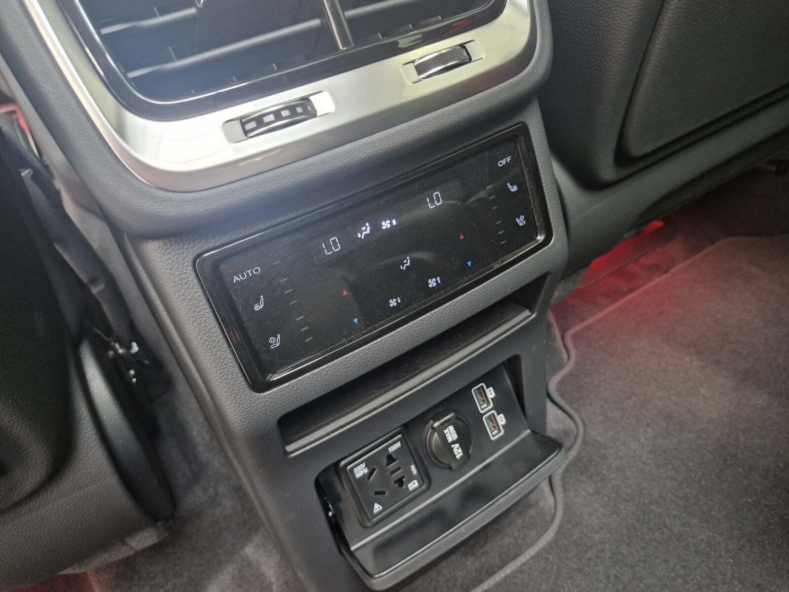 Sort Hongqi E-HS9 fra 2024